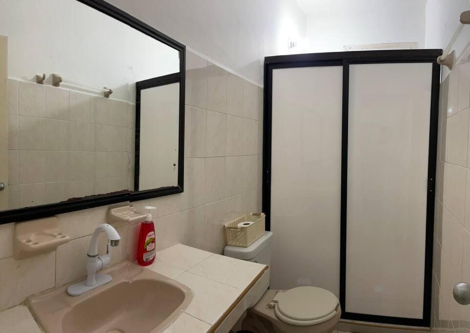Casa Juan, Estudio En *